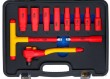 Estuche 1/2" con maneral en *t* aislado vde 1.000 v.+7 vasos largos aislados vde 1.000v. hex (10-12-13-14-17-19-22 - 24x72 mm.) + alargadores (125 mm.)+carraca rev. alabeada