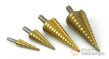 Estuche con 4 brocas conicas escalonadas ( ø 4,0 - 39,0 mm.) recubiertas de titanio